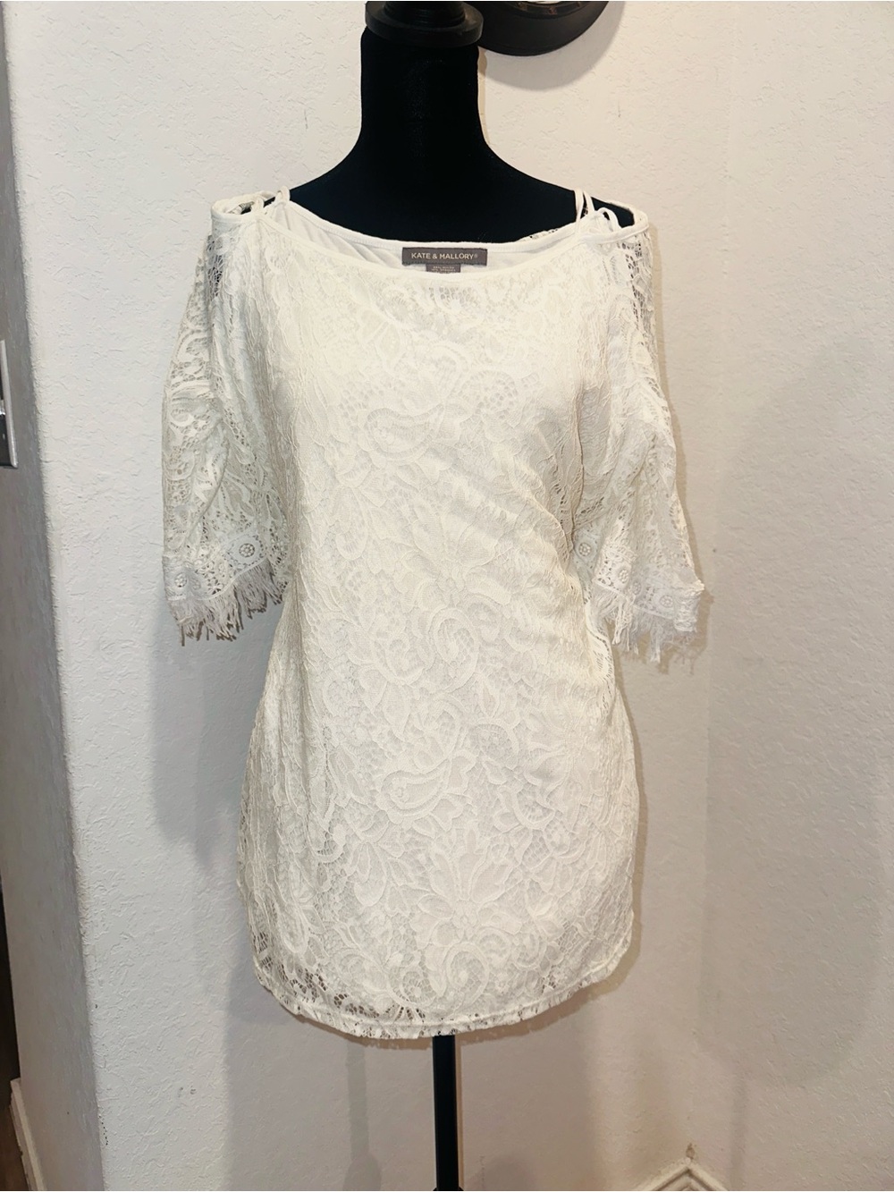 Kate & Mallory Cream Lace Off-Shoulder tunic